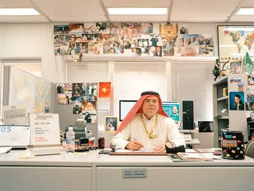 Взгляд на жизнь в жилом лагере Saudi Aramco, где сталкиваются саудовская и американская культуры