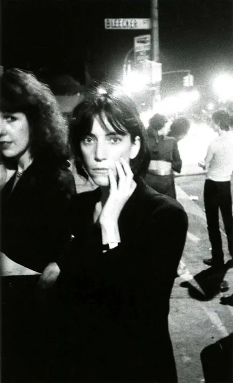 Talking Heads, Патти Смит, Blondie, The Ramones: легендарные фотографии CBGB 70-х