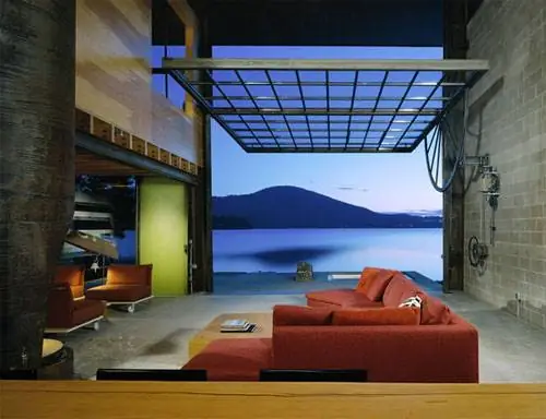 Окно в современный стиль в Chicken Point Cabin