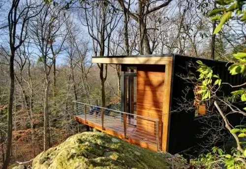 East New York Studio Retreat Nestles Into Rocky Outcrop East New York Studio Retreat Nestles Into Rocky Outcrop