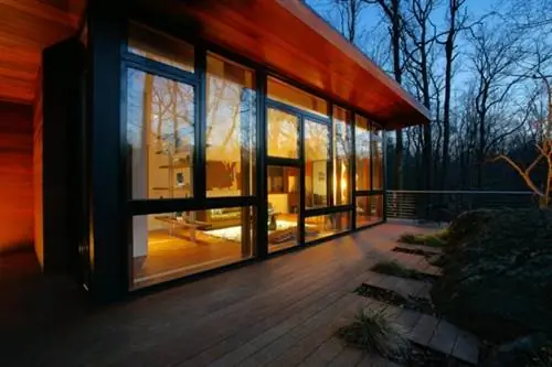 east-new-york-studio-retreat-nestles-rocky-outcrop-4-deck east-new-york-studio-retreat-nestles-rocky-outcrop-4-deck