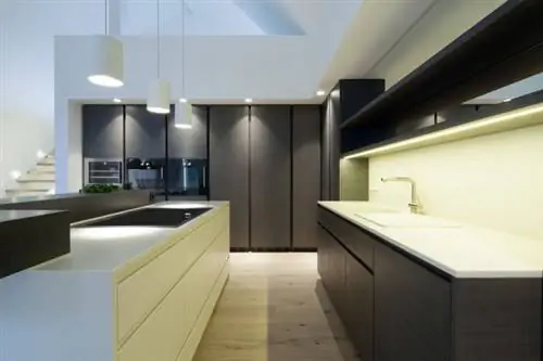 дом-преобразованный-3-квартиры-включая-пентхаус-Suite-12-kitchen