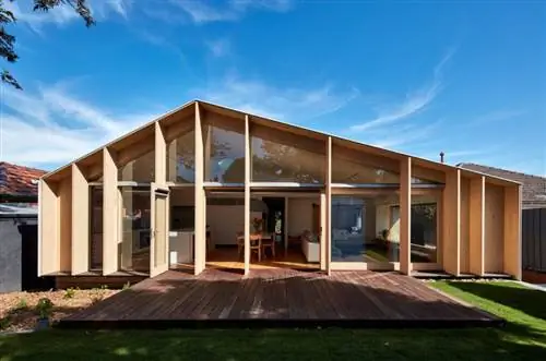 Lean to House 900x595 Свежее и прохладное расширение дома 1960-х годов в Мельбурне