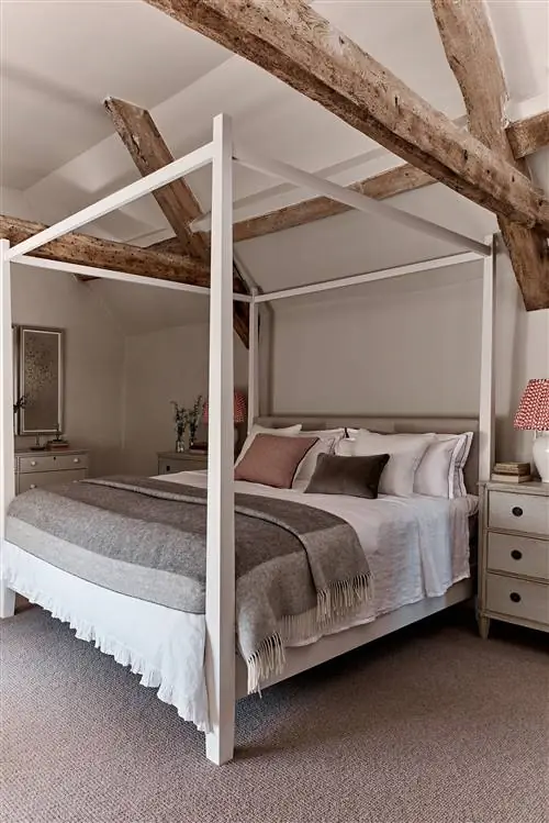 Бежевая спальня в Farrow &Ball's Stoney Ground Бежевая спальня в Farrow &Ball's Stoney Ground