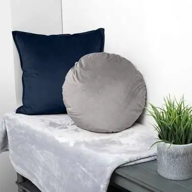 Бархатные квадратные и круглые декоративные декоративные подушки Better Homes & Gardens с наполнителем из перьев, индиго и серый, набор из 2 предметов, $ 24,88 Бархатные квадратные и круглые декоративные декоративные подушки Better Homes & Gardens с наполнителем из перьев, индиго и серый, набор из 2 предметов, $ 24,88