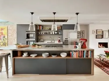 Идея задней панели кухонного острова с местом для хранения от Roundhouse Design Идея задней панели кухонного острова с местом для хранения от Roundhouse Design