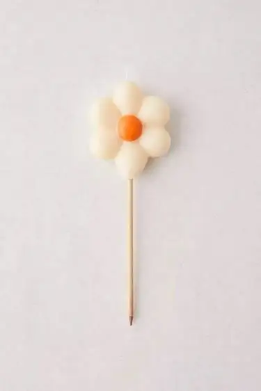 Urban Outfitters цветочная свеча с цитронеллой
