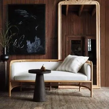 Диван Crate and Barrel Fields Cane с белой подушкой от Линн Форд Диван Crate and Barrel Fields Cane с белой подушкой от Линн Форд