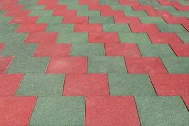 Тротуарная плитка квадратная резиновая. Крупный план. Фон. Текстура. Тротуарная плитка квадратная резиновая. Крупный план. Фон. Текстура.