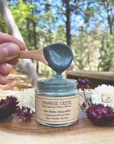 Маска для лица с морским мхом и коллагеном от Moonrise Creek.