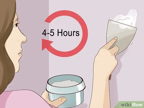 Ремонт дыр в гипсокартоне с помощью Spackle Step 7 Ремонт дыр в гипсокартоне с помощью Spackle Step 7