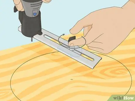 Нарезайте круги с помощью Dremel Step 8 Нарезайте круги с помощью Dremel Step 8