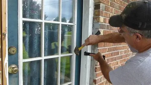 https://www.instructables.com/How-to-Replace-Brick-Mold-Around-Door/