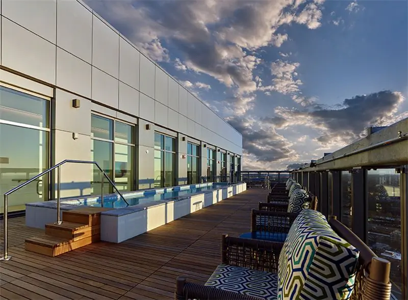 Открытая терраса на крыше и бассейн в Premiere Residences Открытая терраса на крыше и бассейн в Premiere Residences