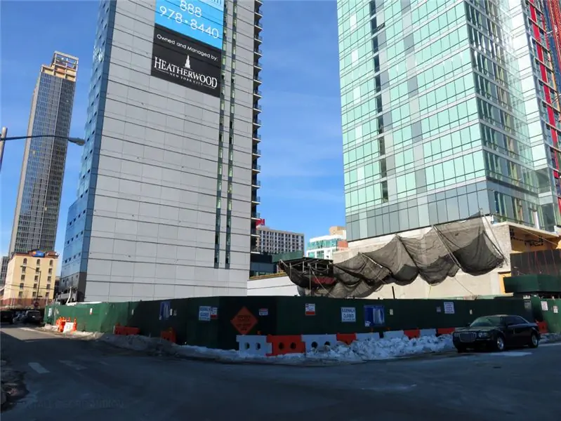 Ведутся фундаментные работы по адресу 42nd Road, 27-17, Лонг-Айленд-Сити