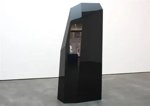 Джон Маккракен, M87, 1988 (отражение Blue Block в трех частях, 1966) Джон Маккракен, M87, 1988 (отражение Blue Block в трех частях, 1966)
