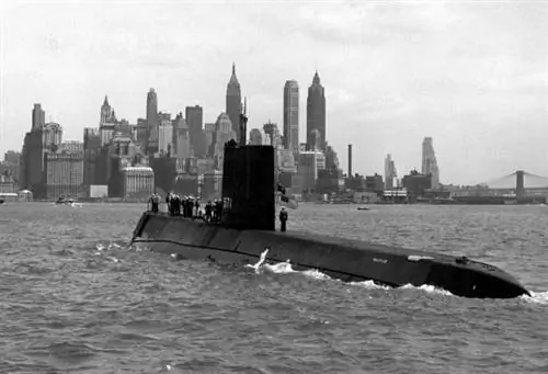 Emeco-Submarine-фото