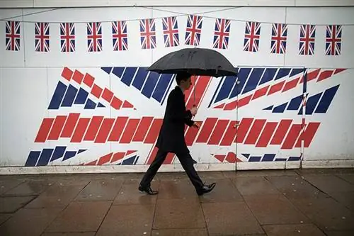 Впереди штормовая погода? После Brexit импорт и экспорт произведений искусства стал более сложным, и покупатели и продавцы сталкиваются с более высокими сборами Саймон Доусон / Bloomberg через Getty Images Впереди штормовая погода? После Brexit импорт и экспорт произведений искусства стал более сложным, и покупатели и продавцы сталкиваются с более высокими сборами Саймон Доусон / Bloomberg через Getty Images
