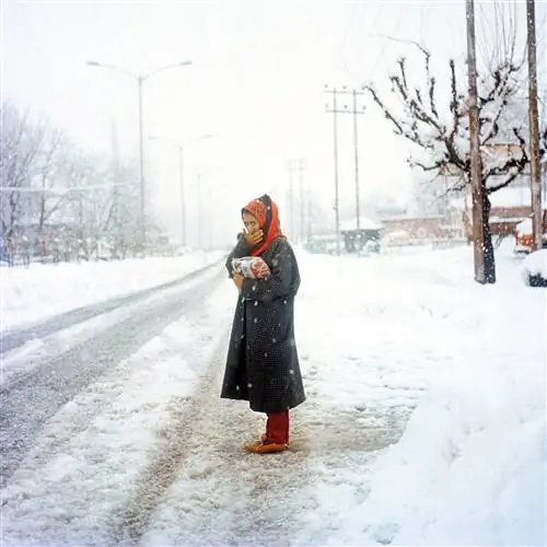 Один из портретов из серии «Снег» Сохраба Хуры (с 2014 г. по настоящее время), сделанный зимой в Кашмире. Один из портретов из серии «Снег» Сохраба Хуры (с 2014 г. по настоящее время), сделанный зимой в Кашмире.