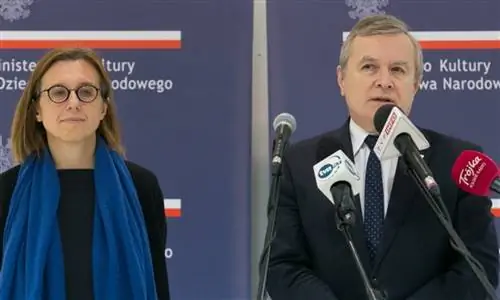 Правое правительство Польши уволило директора ведущего музея современного искусства, что стало последним ударом по культурной сцене