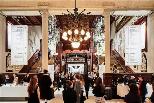 Вход в Tefaf New York в Оружейной палате на Парк-авеню Марк Нидерманн Вход в Tefaf New York в Оружейной палате на Парк-авеню Марк Нидерманн