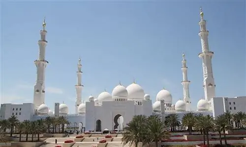 Art Basel отменяет конференцию в Абу-Даби по 15 000 долларов за билет