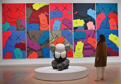 X-преступник: группа гравюр из серии Urge от KAWS и скульптура «Отдельно» на выставке в Бруклинском музее X-преступник: группа гравюр из серии Urge от KAWS и скульптура «Отдельно» на выставке в Бруклинском музее