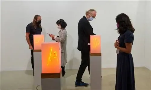 Приложение на базе искусственного интеллекта, которое утверждает, что мгновенно оценивает произведение искусства - мы опробовали его на Art Basel