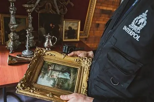 Интерпол сообщает, что его приложение ID-Art имеет доступ к базе данных 52 000 украденных артефактов. Интерпол сообщает, что его приложение ID-Art имеет доступ к базе данных 52 000 украденных артефактов.