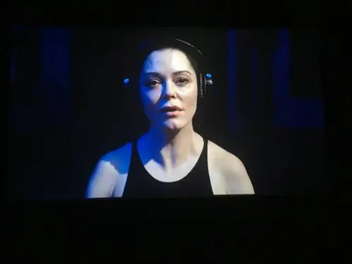 Роуз МакГоуэн в фильме «Нерешительность IV» Роуз МакГоуэн в фильме «Нерешительность IV»