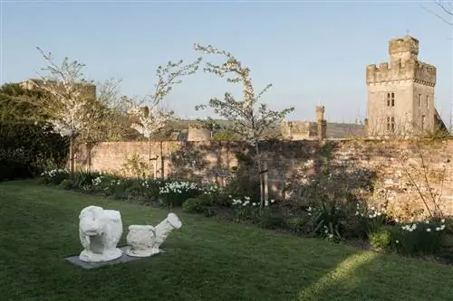 Работы Николь Эйзенман выставлены в Lismore Castle Arts до 13 октября. Работы Николь Эйзенман выставлены в Lismore Castle Arts до 13 октября.