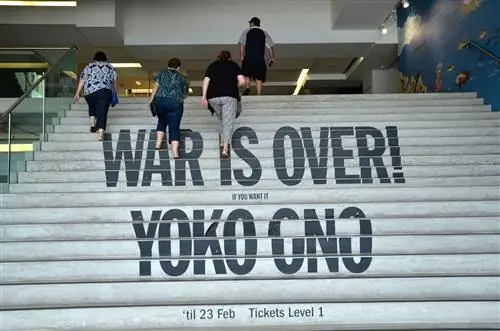 Несмотря на оговорки, шоу Йоко Оно в MCA Sydney привлекло 74 612 посетителей. Несмотря на оговорки, шоу Йоко Оно в MCA Sydney привлекло 74 612 посетителей.
