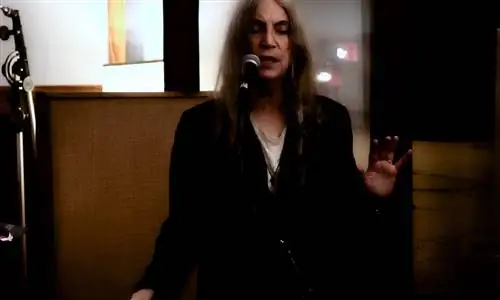 Патти Смит украсила лондонскую площадь Пикадилли поздравлениями с днем рождения Греты Тунберг