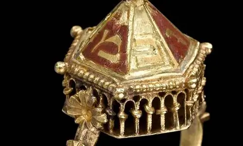 Каталог Colmar Treasure вызывает в воображении картину буржуазной еврейской жизни 14-го века во Франции