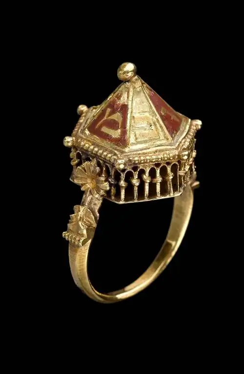 Еврейское обручальное кольцо (ок. 1300–1348 гг.) Еврейское обручальное кольцо (ок. 1300–1348 гг.)
