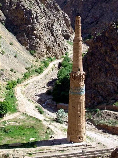 Минарет Джам в Афганистане в 2006 г. куб.см. Минарет Джам в Афганистане в 2006 г. куб.см.