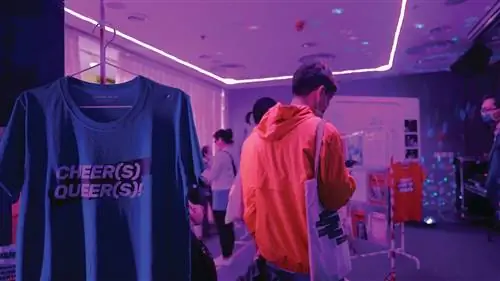 Выставка Queer as German Folk в Goethe-Institut Shanghai, одной из многих площадок, демонстрирующих прогрессивное искусство в городе. Выставка Queer as German Folk в Goethe-Institut Shanghai, одной из многих площадок, демонстрирующих прогрессивное искусство в городе.