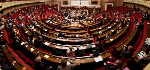Сегодня парламент Франции окончательно одобрил законопроект о реституции. Сегодня парламент Франции окончательно одобрил законопроект о реституции.