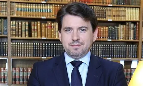 Бывший глава отдела по связям с общественностью президента Макрона возглавляет арт-империю Франсуа Пино