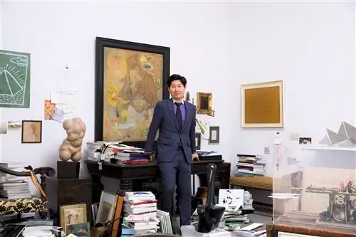 Основатель Shin Gallery Хонг Гю Шин Основатель Shin Gallery Хонг Гю Шин