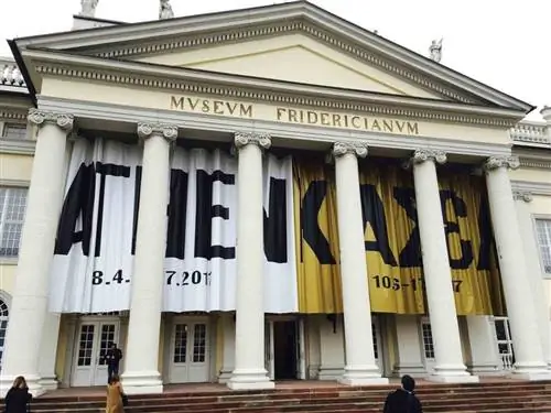 Выставка Documenta проводится каждые пять лет с 1955 года Матиас Вольцке Выставка Documenta проводится каждые пять лет с 1955 года Матиас Вольцке