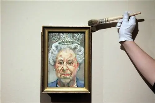 Люсьен Фрейд, королева Елизавета II (2001, Royal Collection Trust), холст, масло, экспонируется в выставке «Королева: портреты монарха» в Виндзорском замке. Люсьен Фрейд, королева Елизавета II (2001, Royal Collection Trust), холст, масло, экспонируется в выставке «Королева: портреты монарха» в Виндзорском замке.