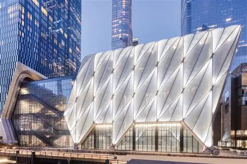 Frieze New York переехал в The Shed на Манхэттене. Frieze New York переехал в The Shed на Манхэттене.