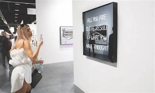 Текст и слоган «изюминки» привлекают посетителей Instagram на Art Basel
