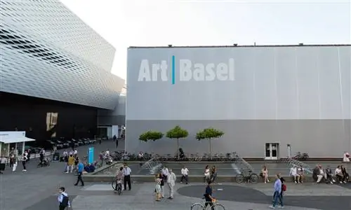 Art Basel подтверждает, что это произойдет в сентябре этого года в реальной жизни, но с некоторыми оговорками