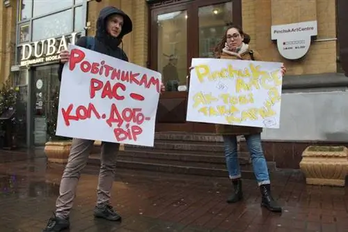 Члены профсоюза протестуют у PinchukArtCenter в декабре Члены профсоюза протестуют у PinchukArtCenter в декабре