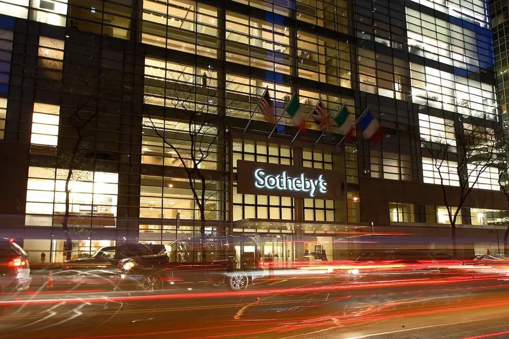 Штаб-квартира Sotheby's в Нью-Йорке на Йорк-авеню Штаб-квартира Sotheby's в Нью-Йорке на Йорк-авеню
