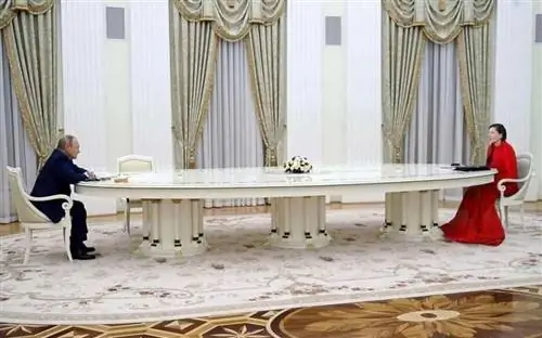 Путин присутствует: мем, на котором Марина Абрамович с президентом РФ Путин присутствует: мем, на котором Марина Абрамович с президентом РФ