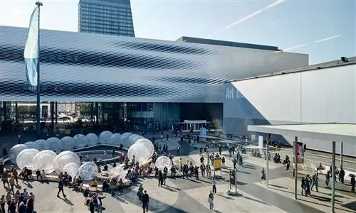 Материнская компания Art Basel MCH проводит рефинансирование и перегруппировку после сильного удара по пандемии