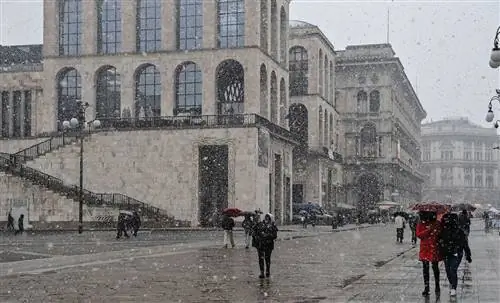Museo del Novecento на площади Пьяцца дель Дуомо в Милане расположен внутри Палаццо дель Аренгарио и содержит более 4000 произведений искусства 20-го века. Museo del Novecento на площади Пьяцца дель Дуомо в Милане расположен внутри Палаццо дель Аренгарио и содержит более 4000 произведений искусства 20-го века.